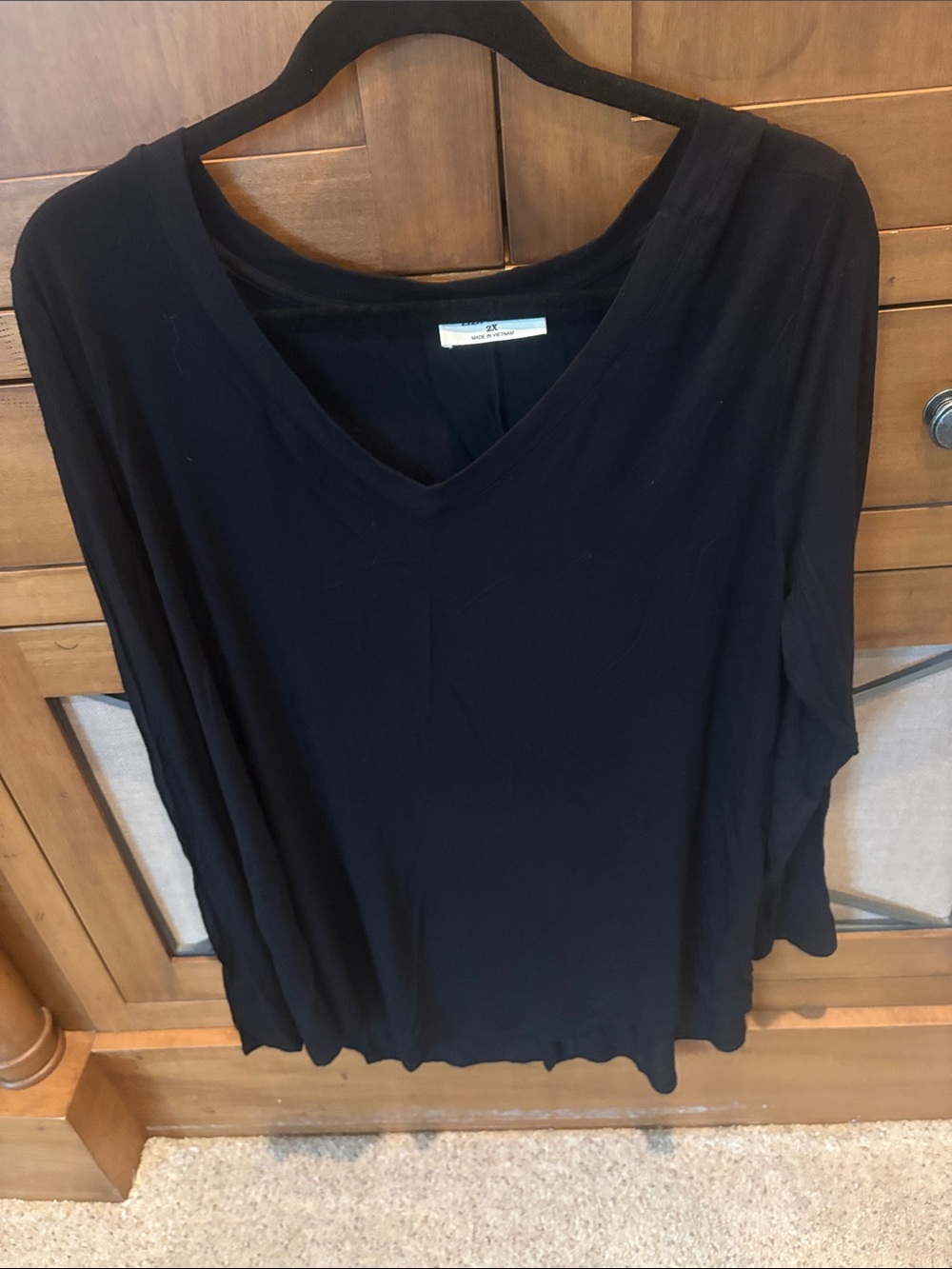 Zenana Outfitters Black V-Neck Long Sleeve Tee